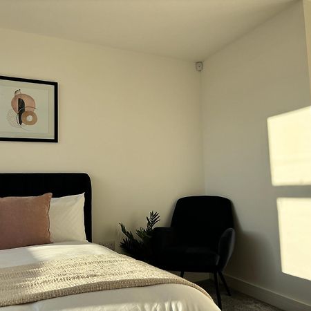 Manchester Apt, Free Parking, Business, Couples & Families エクステリア 写真