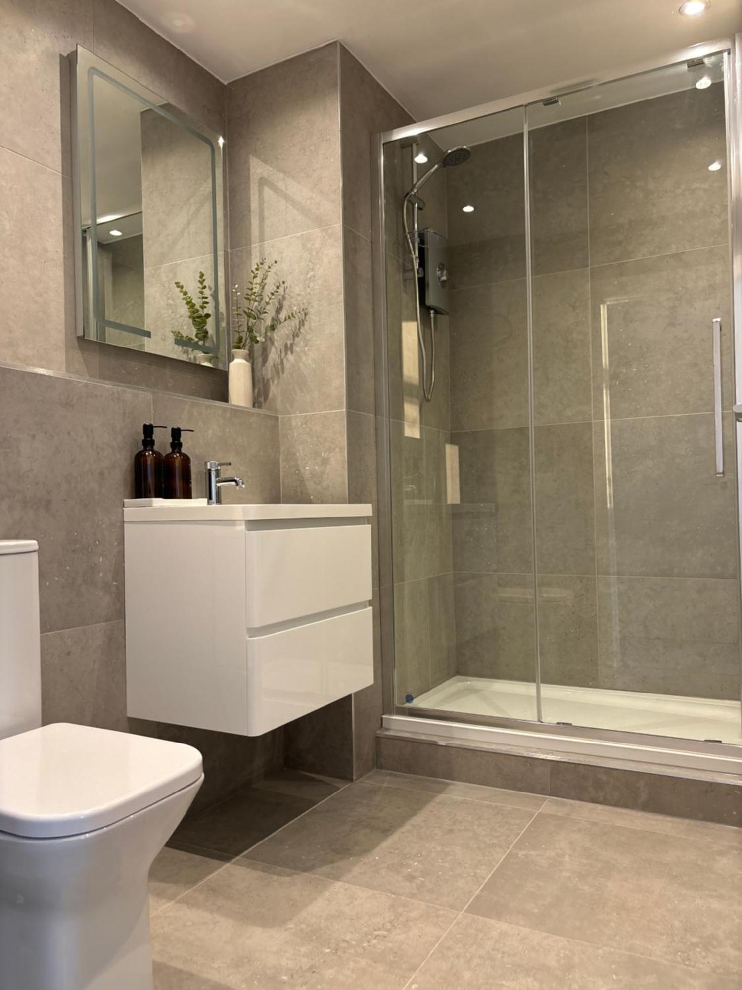 Manchester Apt, Free Parking, Business, Couples & Families エクステリア 写真