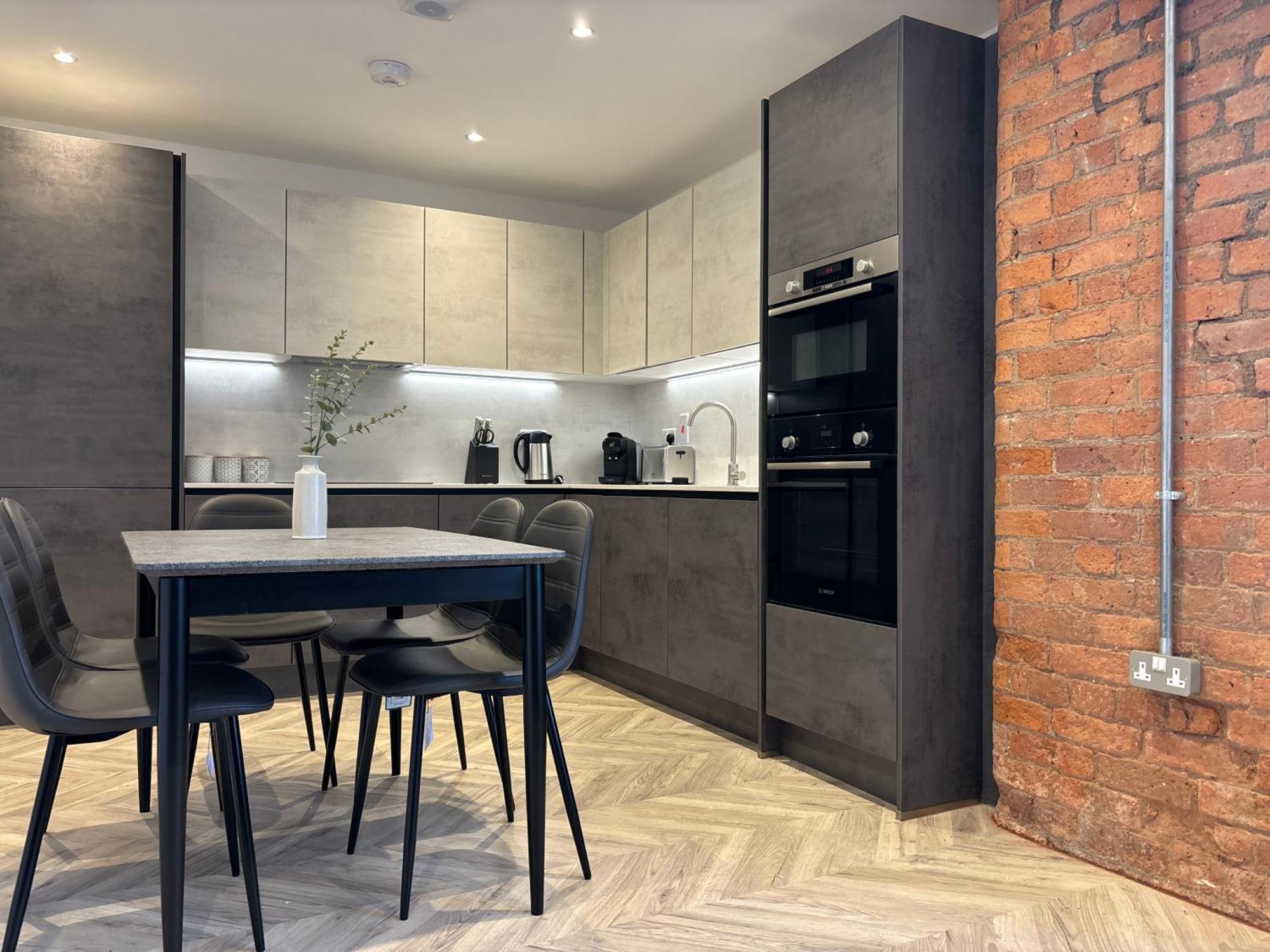 Manchester Apt, Free Parking, Business, Couples & Families エクステリア 写真