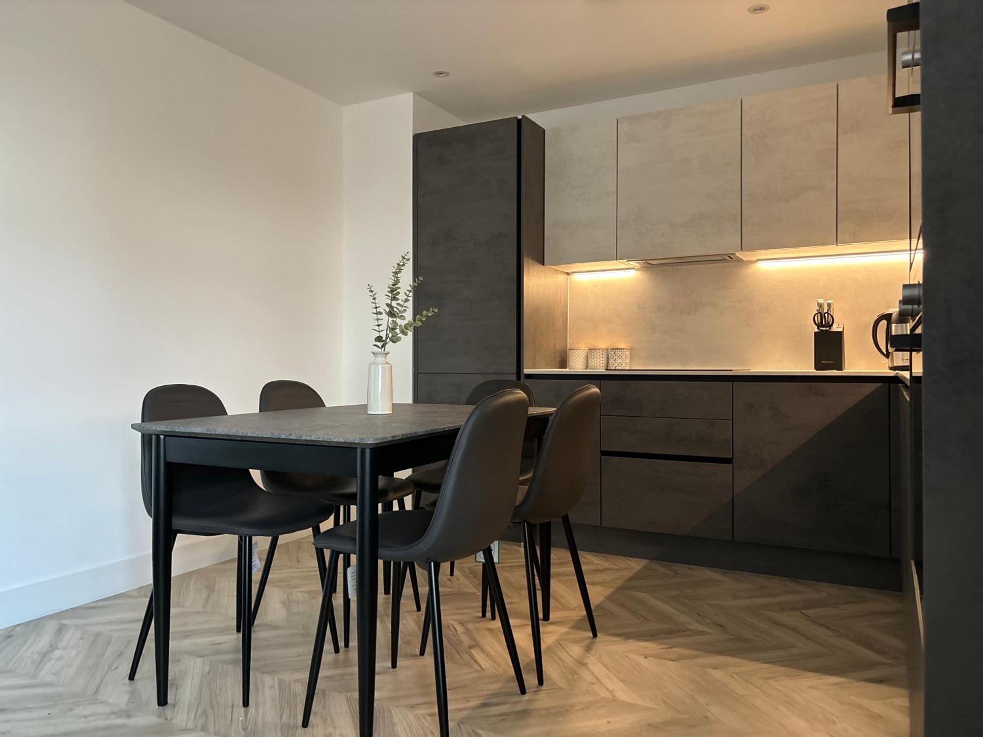 Manchester Apt, Free Parking, Business, Couples & Families エクステリア 写真