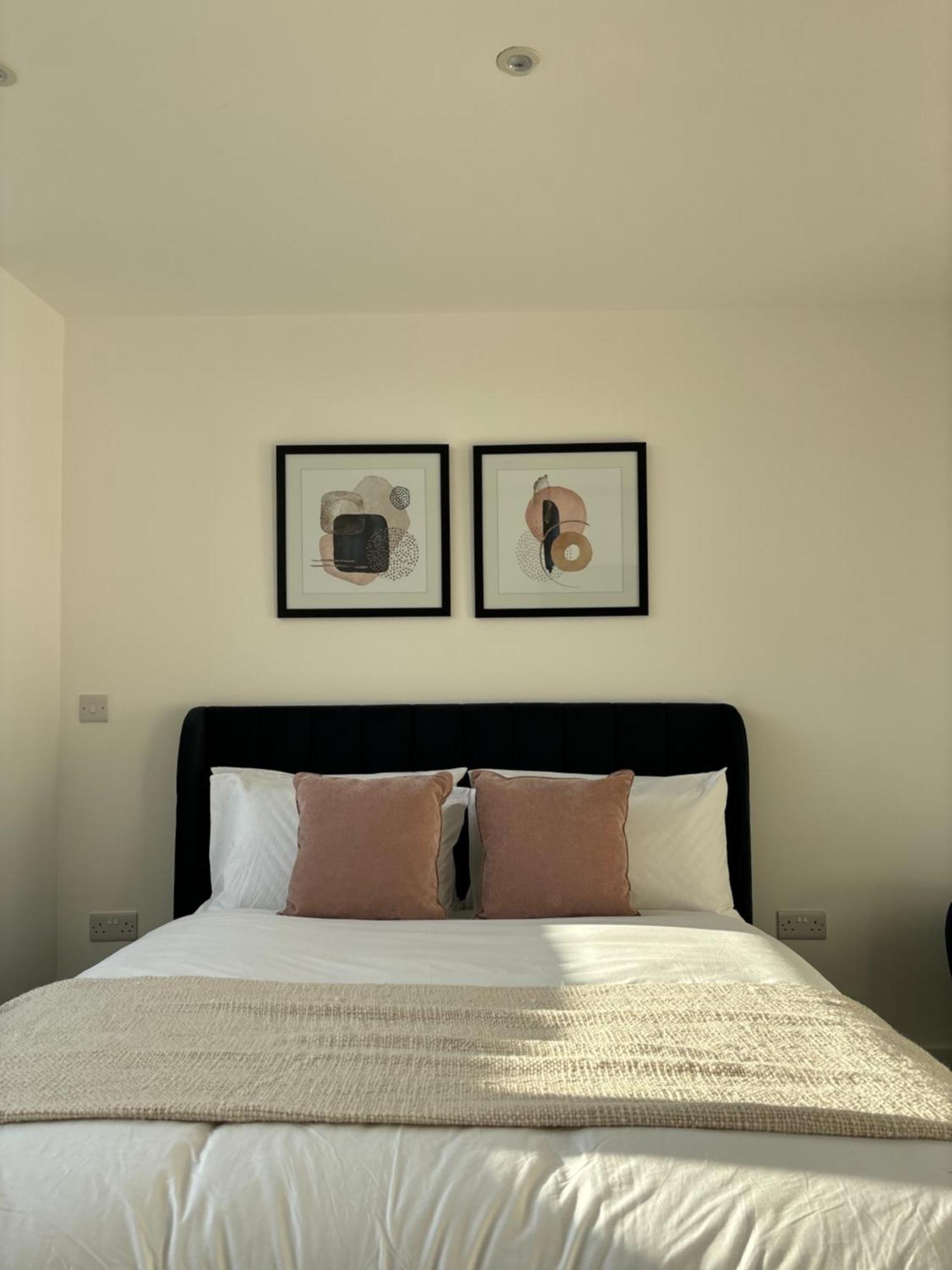 Manchester Apt, Free Parking, Business, Couples & Families エクステリア 写真