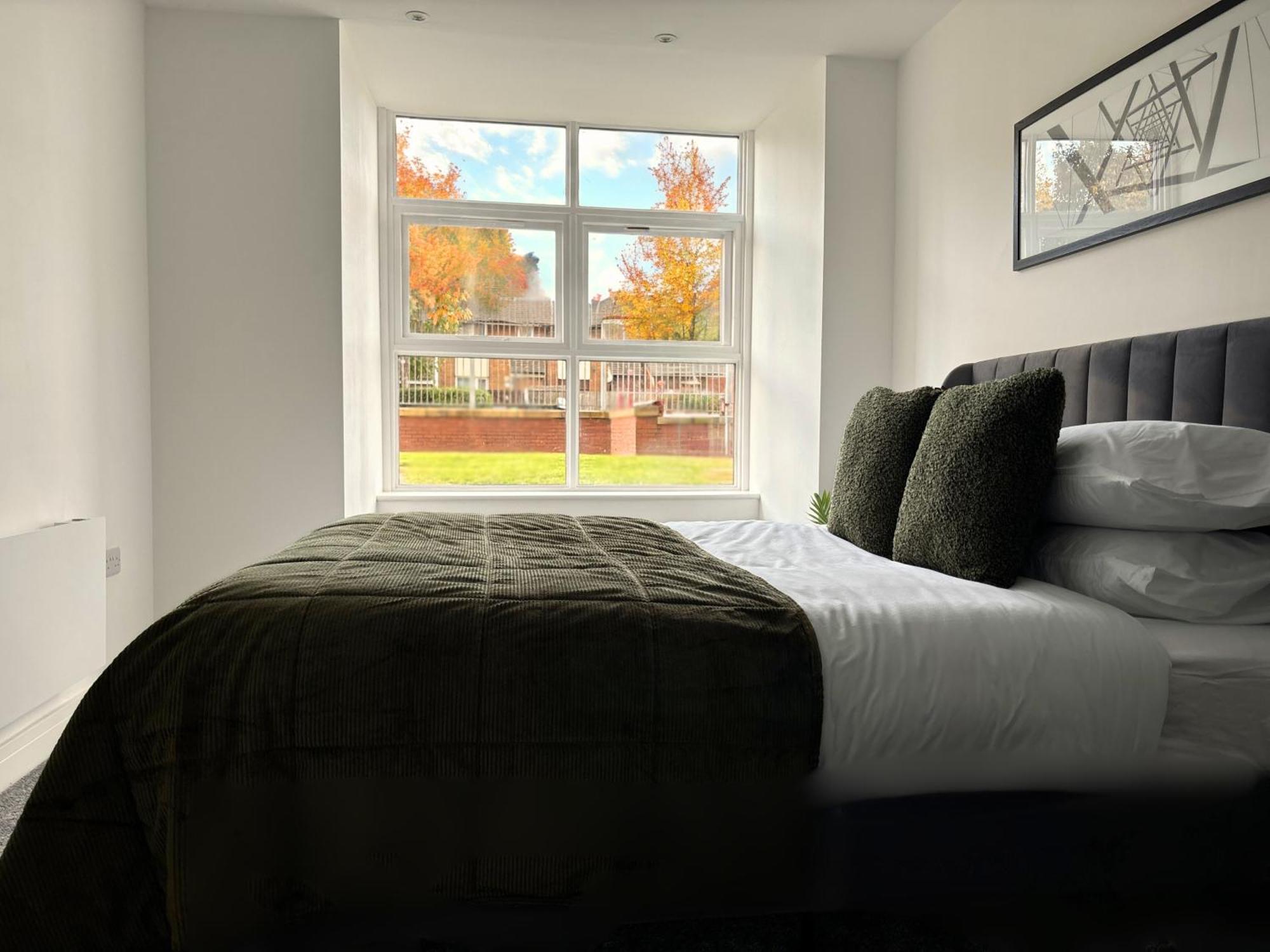 Manchester Apt, Free Parking, Business, Couples & Families エクステリア 写真