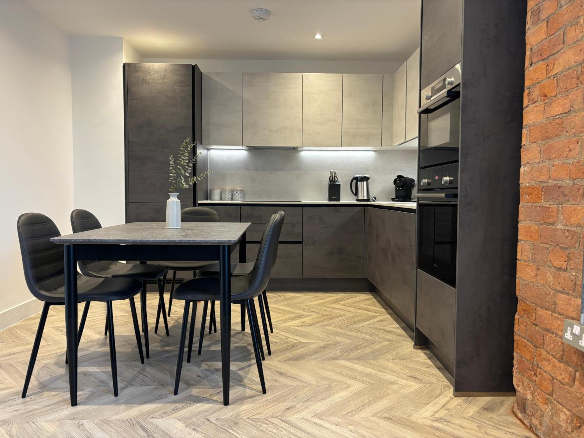Manchester Apt, Free Parking, Business, Couples & Families エクステリア 写真