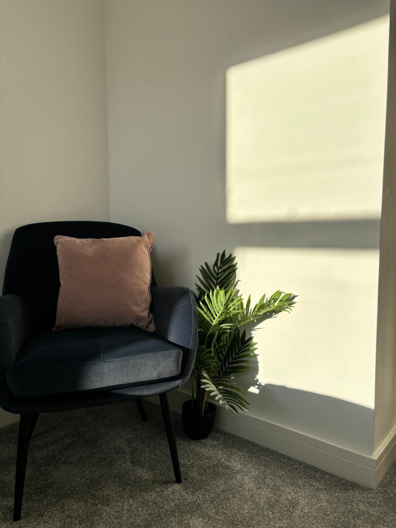 Manchester Apt, Free Parking, Business, Couples & Families エクステリア 写真