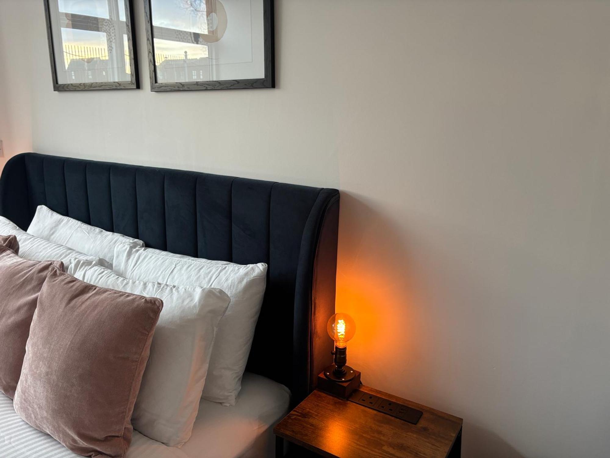 Manchester Apt, Free Parking, Business, Couples & Families エクステリア 写真